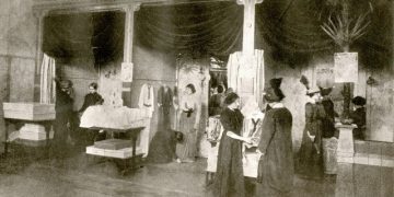 Robna kuća ispred koje su čekali muškarci i konji