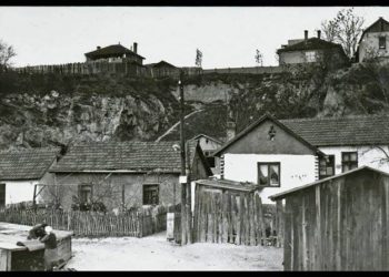 Спавате, а ноге вам у жутој траци