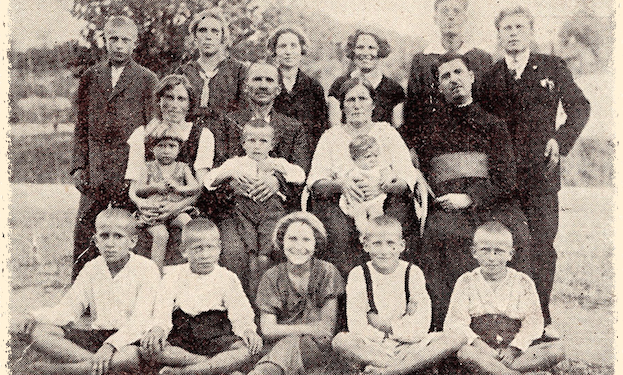 Zorka i Ostoja sa petnaestoro dece